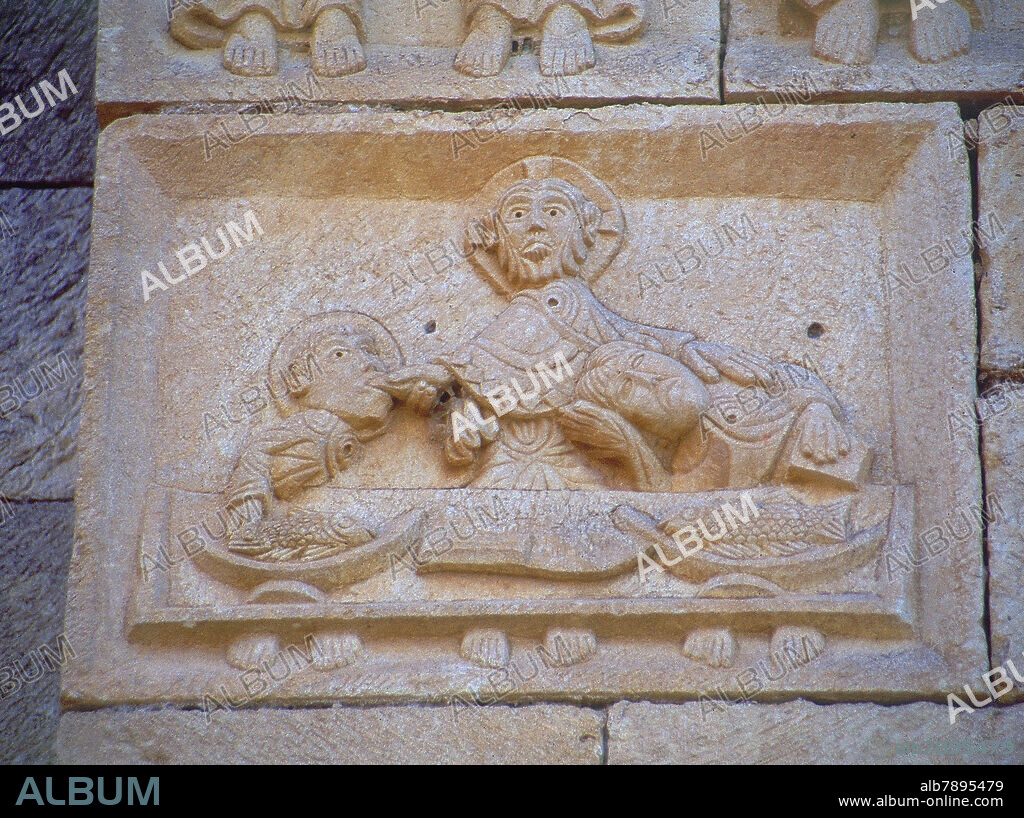 DET- ENJUTA ESCULPIDA CON LA ULTIMA CENA - CRISTO JUDAS Y SAN JUAN - SIGLO XII.