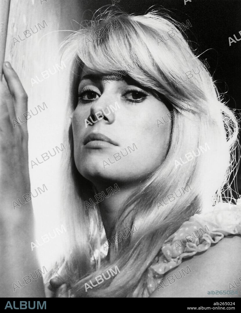 Catherine Dorléac. CATHERINE DENEUVE en REPULSION, 1965, dirigida por ROMAN POLANSKI. Copyright COMPTON-TEKLI/ROYAL.