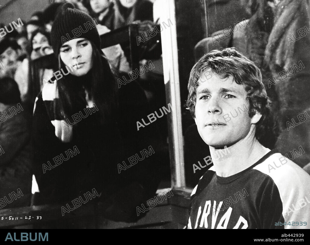 ALI MacGRAW and RYAN O'NEAL in LOVE STORY, 1970, directed by ARTHUR HILLER. Copyright PARAMOUNT PICTURES.