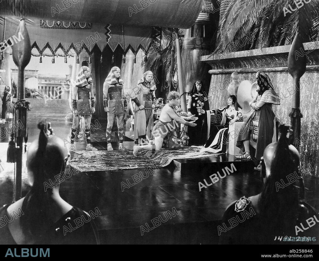 CLAUDETTE COLBERT in CLEOPATRA, 1934, unter der Regie von CECIL B DEMILLE. Copyright PARAMOUNT PICTURES.
