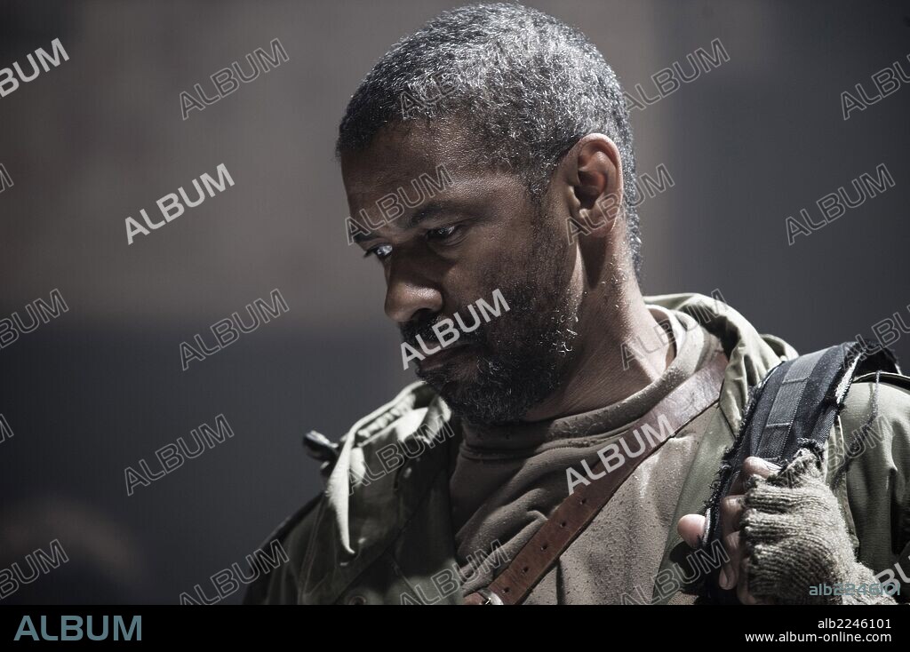 DENZEL WASHINGTON in THE BOOK OF ELI, 2010, directed by ALBERT HUGHES and ALLEN HUGHES. Copyright ALCON ENTERTAIMENT.