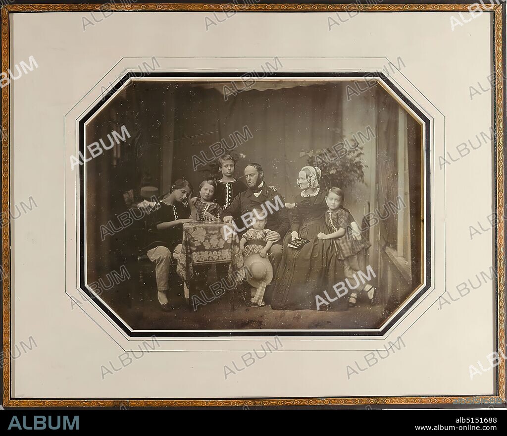 Johann Anton Völlner, The family of Dr. jur. Wilhelm Hübbe (1804-1886) and his wife Wilhelmine, née Schleiden (1806-1855), from left to right: Martin H, Walter H, Benedikt H, Dr. Wilhelm H, Willi H.-Schleiden, wife Wilhelmine H, née Schleiden, Paul Gerhardt H, 14 September 1849, daguerreotype, picture size: height: 14.60 cm; width: 19.80 cm, label: verso: manufacturer, title, portrait photography, group portrait, man, woman, child, children, parents, full-length portrait, historical person, seated figure, standing figure, married, married couple, Wilhelm Hübbe.