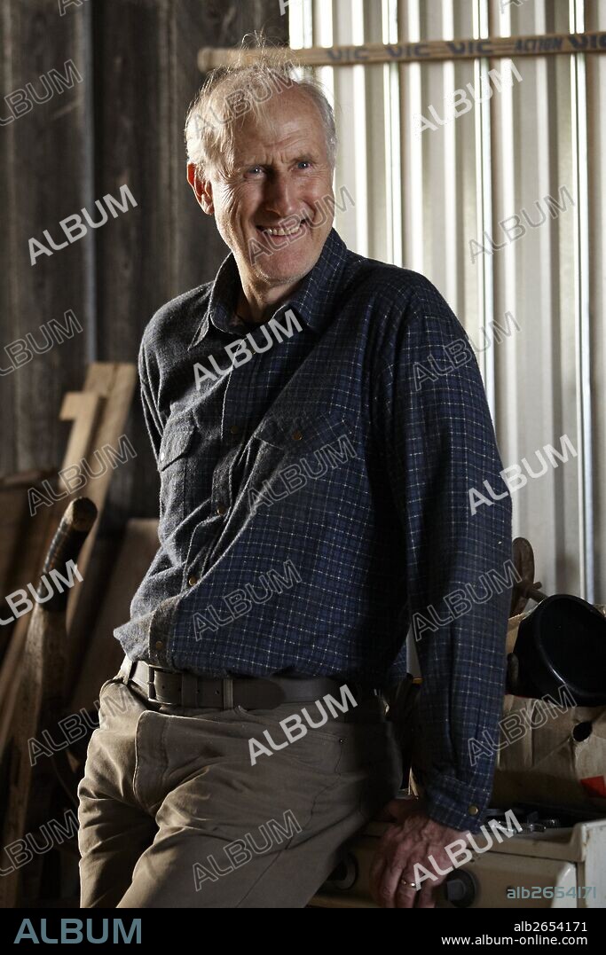 JAMES CROMWELL en QUEDATE CONMIGO, 2012 (STILL MINE), dirigida por MICHAEL MCGOWAN. Copyright Mulmur Feed Co. Production.