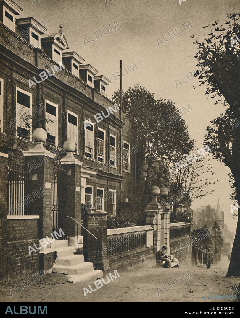 'Cromwell House on Highgate Hill, A Mansion of the Seventeenth Century', c1935. Large house in north London, built in 1638. John Ireton, the brother of Oliver Cromwell's favourite son-in-law, briefly lived in nearby Lauderdale House. This led to the building being known as Cromwell House in the early 19th century. In fact, Oliver Cromwell had no connection with the house. From "Wonderful London, Volume 3", edited by Arthur St John Adcock. [The Fleetway House, London, c1935].