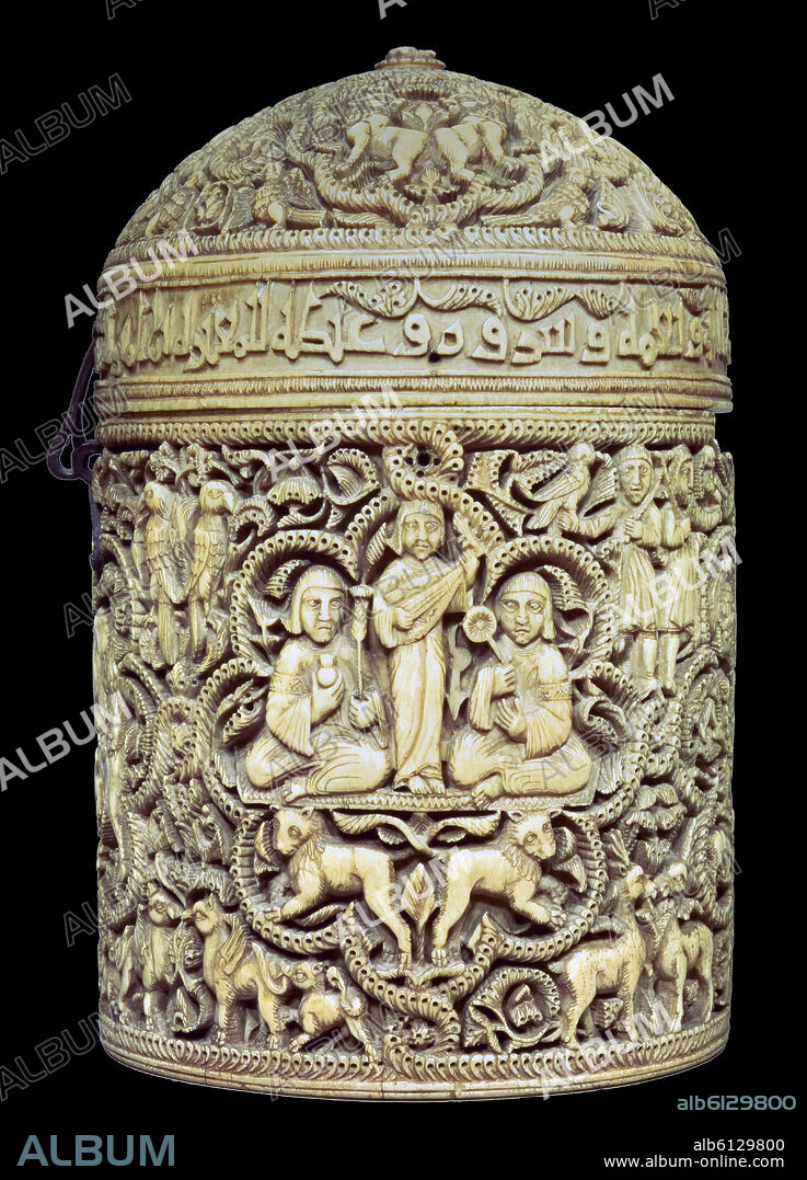 CULTURA DE HALAF. PYXIDE DE ALMUGHIRA - BOTE DE MARFIL DEL PRINCIPE AL-MUGHIRA PROCEDE DE MEDINA AZAHARA- 968 - DETALLE DE MUSICOS.