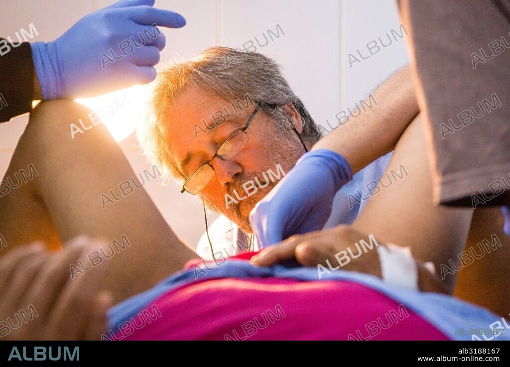 desbridacion de hematoma de vulva postparto, centro de salud, Lancetillo ( La Parroquia), municipio de Uspantán, Quiche , sierra de Chamá, Guatemala, Central America.