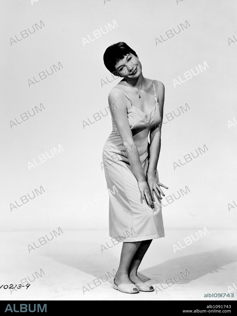 SHIRLEY MACLAINE in HOT SPELL, 1958, directed by DANIEL MANN. Copyright PARAMOUNT PICTURES.