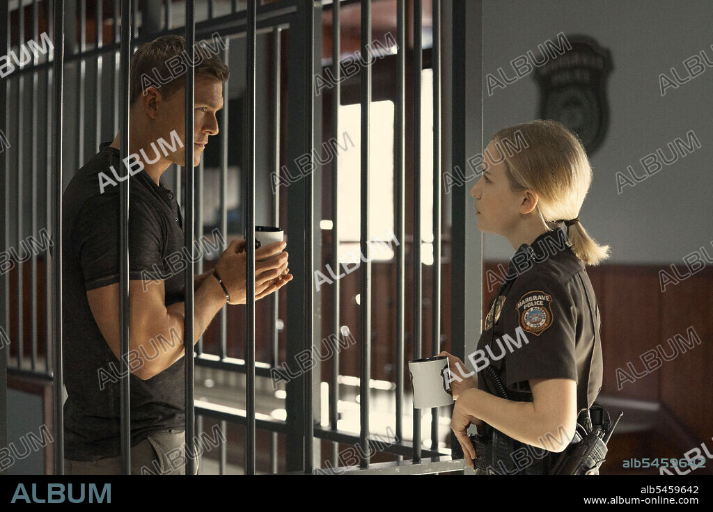 ALAN RITCHSON et WILLA FITZGERALD dans REACHER, 2022, réalisé par LIN OEDING. Copyright Amazon Studios / Paramount Television.