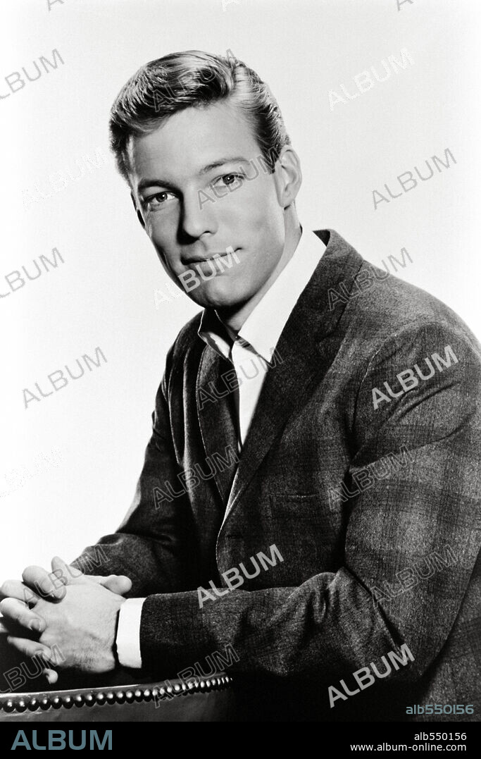RICHARD CHAMBERLAIN.