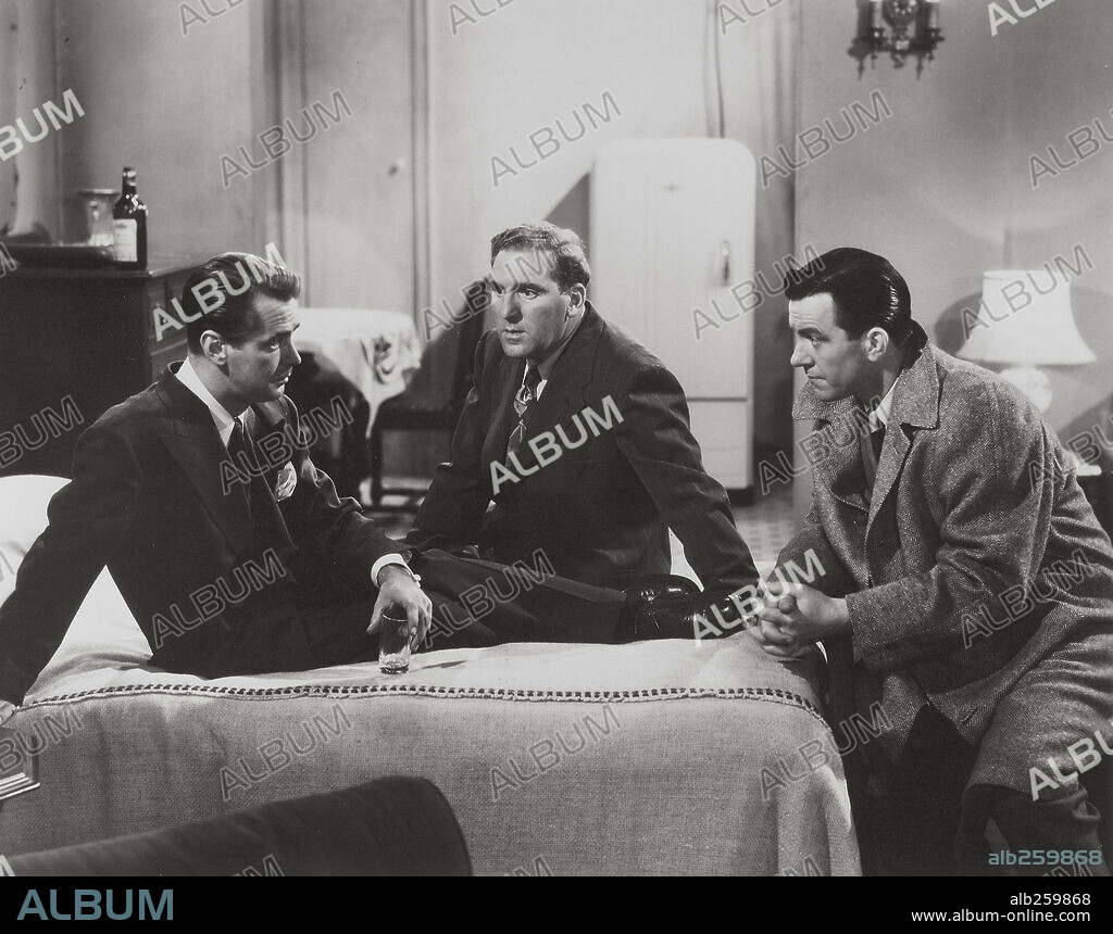 ALAN LADD and WILLIAM BENDIX in THE BLUE DAHLIA, 1946, directed by GEORGE MARSHALL. Copyright PARAMOUNT PICTURES.