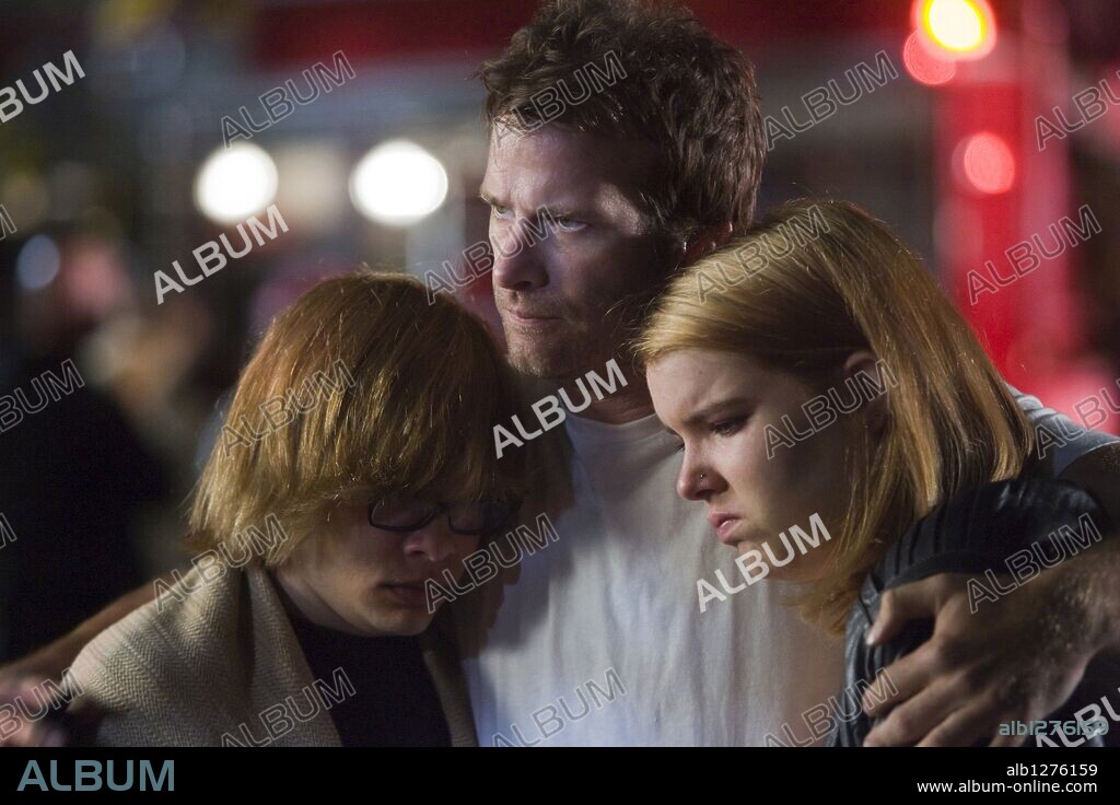 CHARLIE SAXTON, SIANOA SMIT-MCPHEE and THOMAS JANE in HUNG, 2009, directed by DANIEL ATTIAS. Copyright E1 ENTERTAINMEN/HOME BOX OFFICE/TENNESSEE WOLF PACK / HODES, CHUCK.