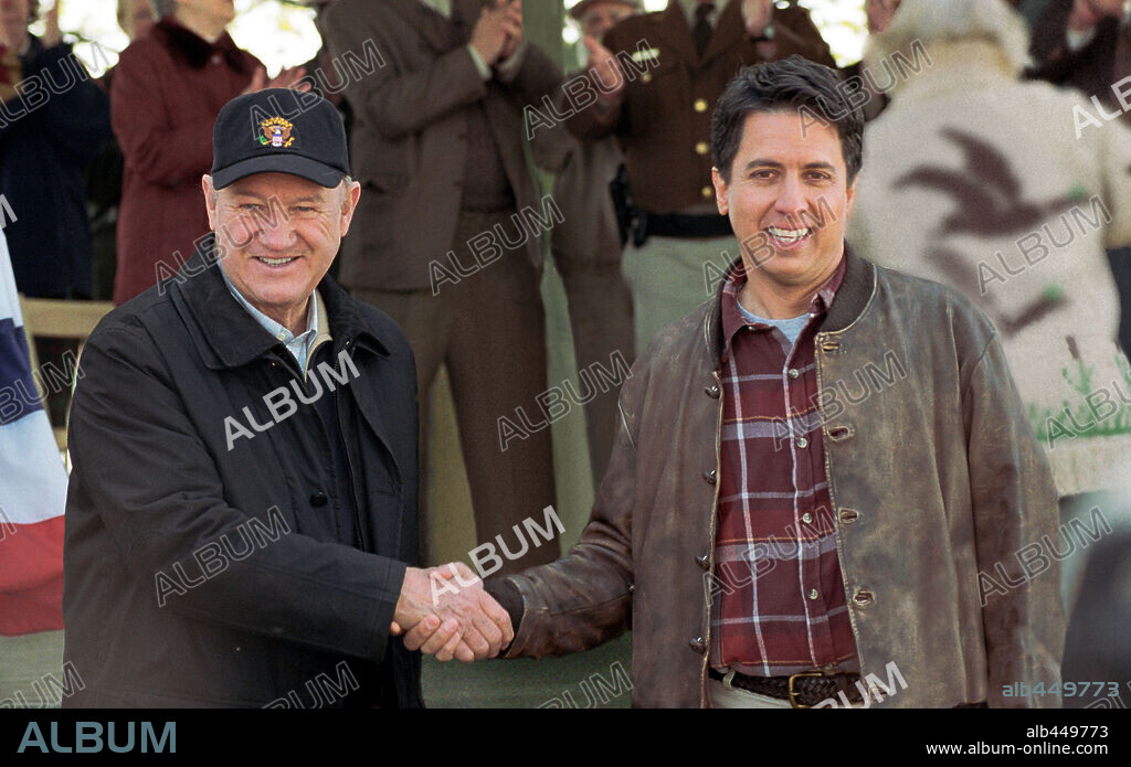 GENE HACKMAN and RAY ROMANO in WELCOME TO MOOSEPORT, 2004, directed by DONALD PETRIE. Copyright 20TH CENTURY FOX / HAYES, KERRY.