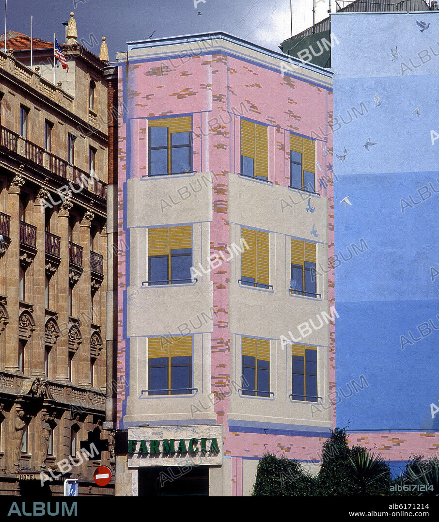 EDIFICIOS PINTADOS IMITANDO LADRILLOS Y CIELO CON PAJAROS - FOTO AÑOS 90.