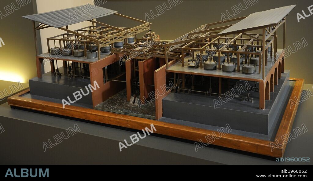 MOLINO MÚLTIPLE. Artilugio dibujado por Leonardo Da Vinci, interpretado en una maqueta por Alexander Siriati (1952-1953). El modelo representa un sistema de molinos múltiples a lo largo de un río. Cuatro series de ruedas hidráulicos colocados a lo largo del canal están conectados a ejes de transmisión con piedras de molino de malla 32. Cubiertos por un techo (de invención, no está presente en el dibujo de Leonardo). Museo Nacional de Ciencia y Tecnología Leonardo Da Vinci. Milán. Italia.