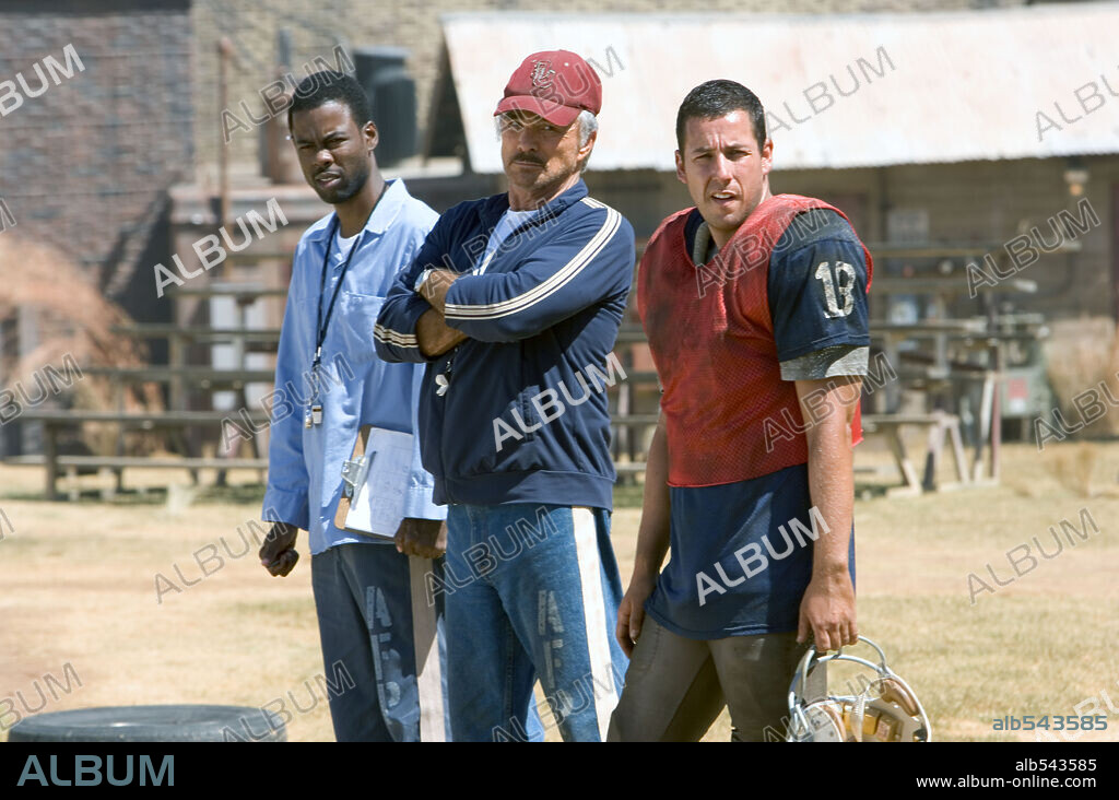 ADAM SANDLER, BURT REYNOLDS y CHRIS ROCK en EL CLAN DE LOS ROMPEHUESOS, 2005 (THE LONGEST YARD), dirigida por PETER SEGAL. Copyright PARAMOUNT PICTURES.
