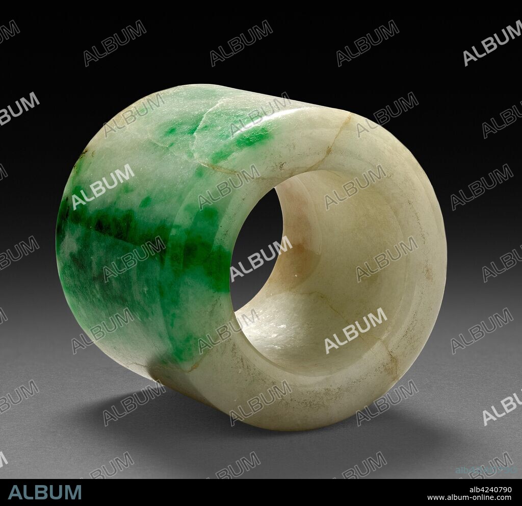 Antique Chinese Green Jade Thumb Ring Smoke Detector For Men Soft And  Elegant, Size 11 From Xn121, $7.44 | DHgate.Com