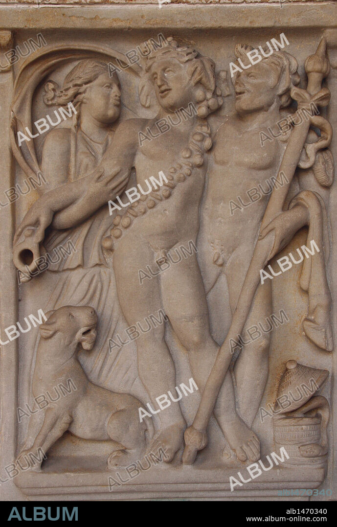 ARTE ROMANO. ITALIA. Relieve de un sarcófago, con la representación del diós BACO ("DIONISIO" griego), acompañado de su cortejo: Una MENADE, un SATIRO Y una PANTERA. Museos Vaticanos. Ciudad del Vaticano.
