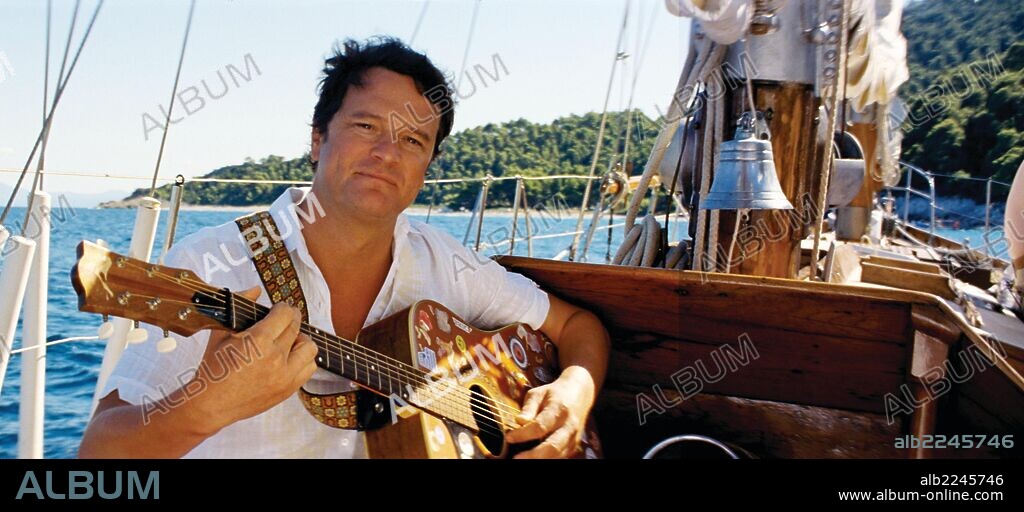COLIN FIRTH dans MAMMA MIA!, 2008, réalisé par PHYLLIDA LLOYD. Copyright LITTLESTAR PRODUCTIONS/PLAYTONE.