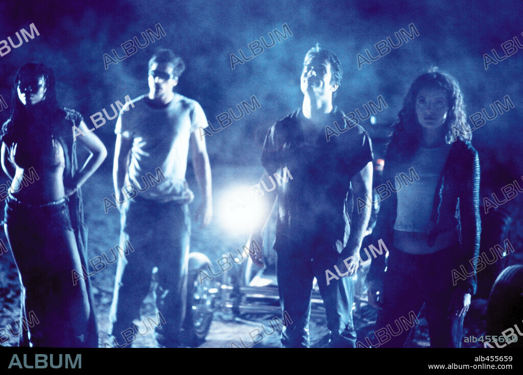 ALEXIS THORPE, JONATHON SCHAECH, PHINA ORUCHE and SIMON REX in FORSAKEN, 2001, directed by J. S. CARDONE. Copyright SCREEN GEMS / ROBINETTE, DALE.