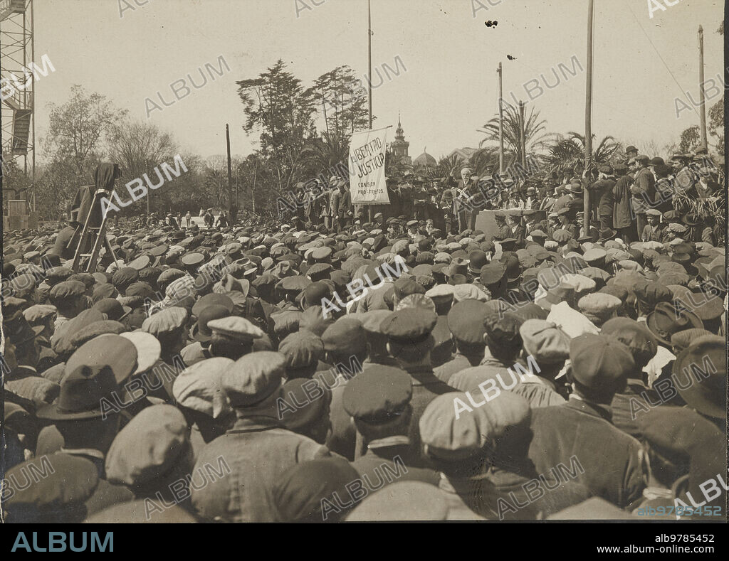 Barcelona, 1910. Meeting in Barcelona. The socialist 'leader' Pablo Iglesias (X) speaking at the 'pro prisoners' rally held in the Plaza de Armas of the park.