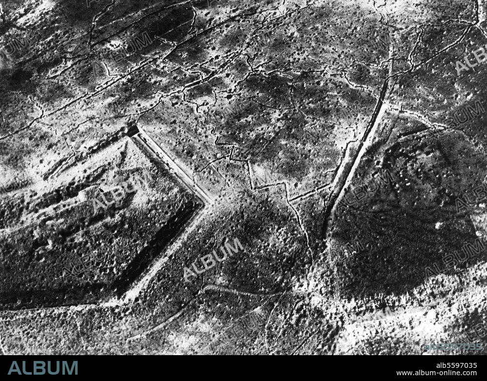 World War 1 1914-18 / Western Front:. Battle of Verdun 1916. Aerial photo of destroyed French fortress Fort de Douaumont at Verdun after the recapture by the French on 24th October 1916. Photo.