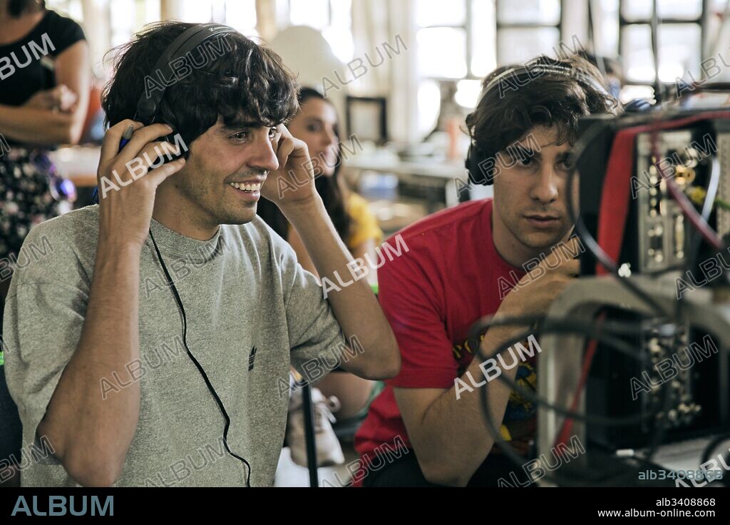 JAVIER AMBROSSI y JAVIER CALVO en LA LLAMADA, 2017, dirigida por JAVIER AMBROSSI y JAVIER CALVO. Copyright Apache Films / Sábado Películas / RTVE / PADUANO, ANDRE.