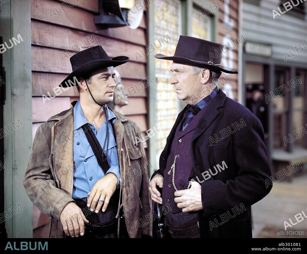 ALAN LADD y WILLIAM DEMAREST en SMITH EL SILENCIOSO, 1948 (WHISPERING SMITH), dirigida por LESLIE FENTON. Copyright PARAMOUNT PICTURES.