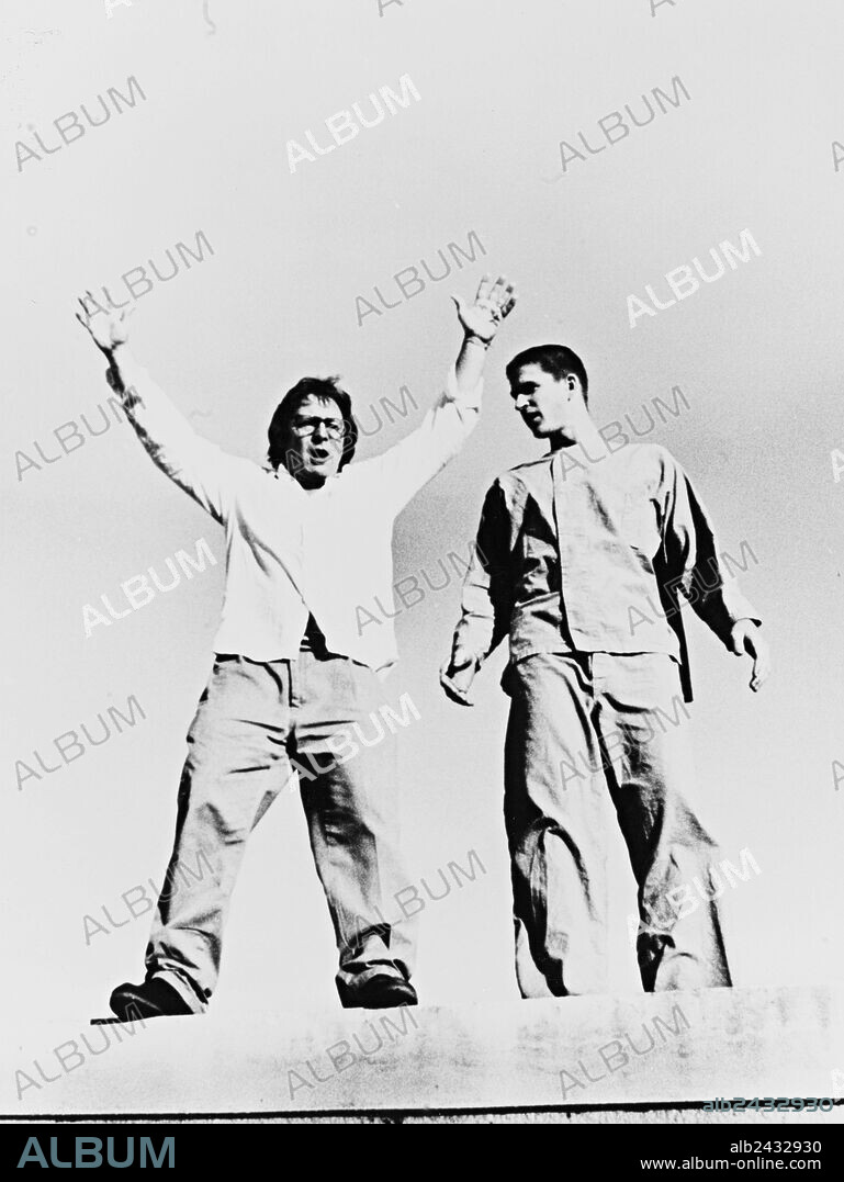 ALAN PARKER y MATTHEW MODINE en BIRDY, 1984, dirigida por ALAN PARKER. Copyright TRI STAR PICTURES.