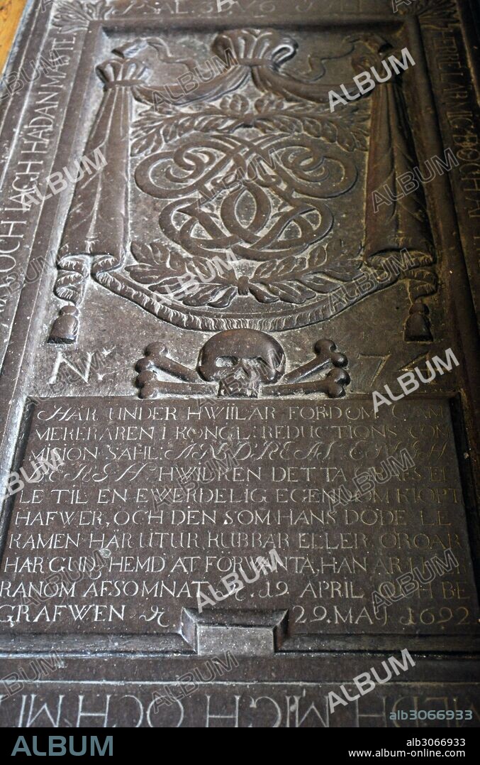 Catedral de San Nicolás (Storkyrkan). Detalle de una lápida. Estocolmo. Suecia.