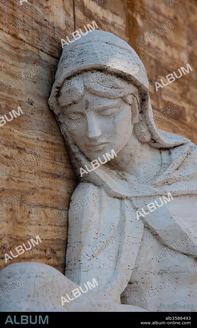 JORDI PUIGGALÍ I CLAVELL. Jordi Puiggalí / Sculpture, representing piety (detail), Siglo XX, Mataró Cemetery, Barcelona, Catalonia, Spain.
