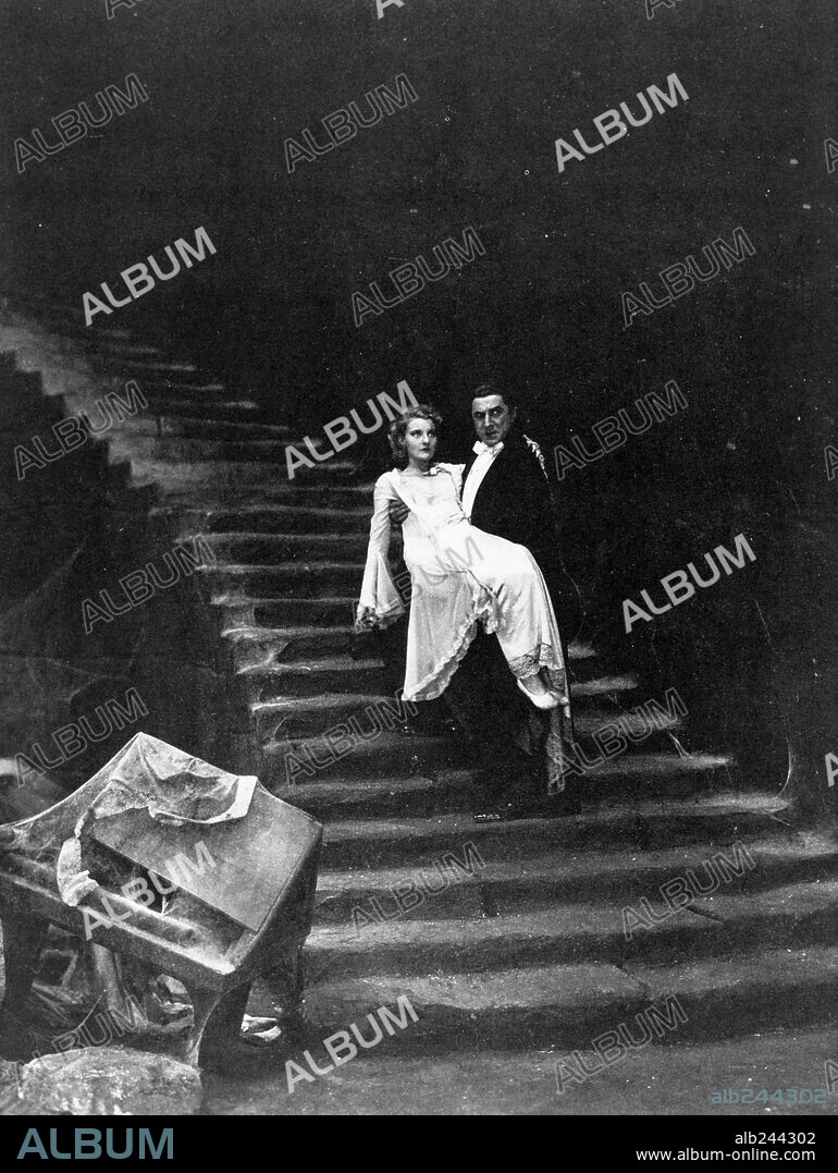 BELA LUGOSI et HELEN CHANDLER dans DRACULA, 1931, réalisé par TOD BROWNING. Copyright UNIVERSAL PICTURES.