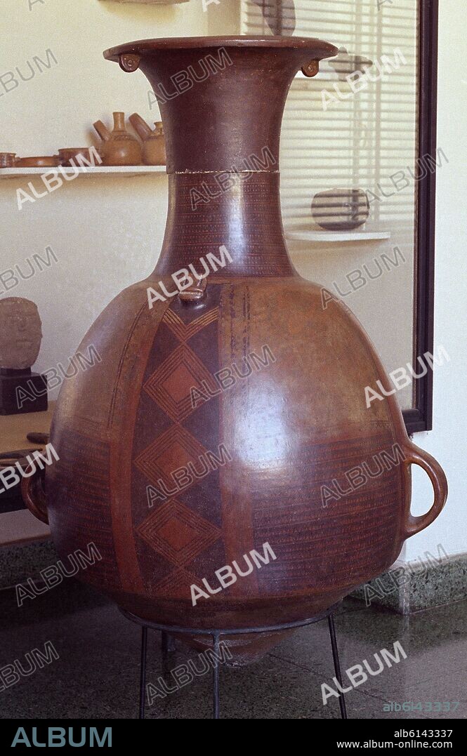 ARIBALO - CERAMICA PERUANA CON DECORACION GEOMETRICA - CULTURA INCA - S XV Y XVI DC.