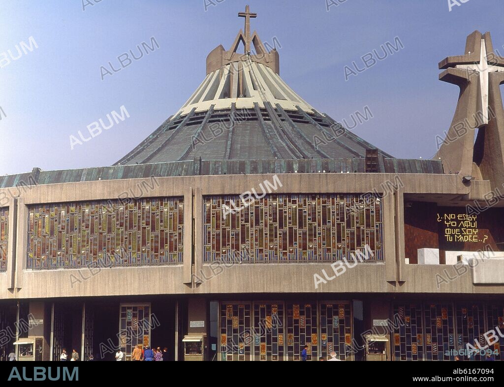 PEDRO RAMIREZ VAZQUEZ (1919-2013). FACHADA DE LA BASILICA NUEVA DE LA VIRGEN DE GUADALUPE SE CONSAGRO EL 12 DE OCTUBRE DE 1976 - FOTO AÑOS 90.