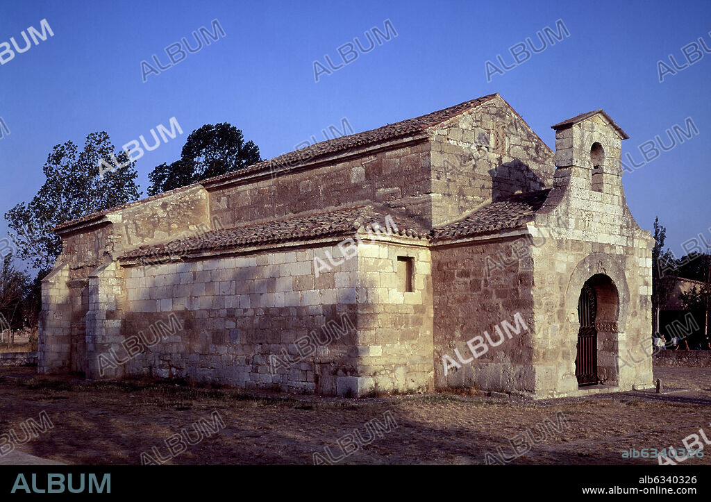 IGLESIA DE SAN JUAN DE BAÑOS - SIGLO VII - FOTO AÑOS 70.