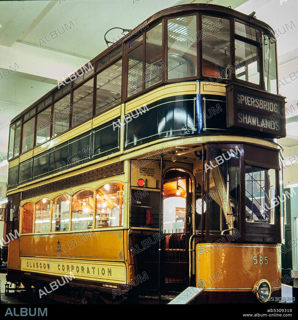 Autobús, Museo del Transporte de Londres (London Transport Museum), fotografía del año 1977.