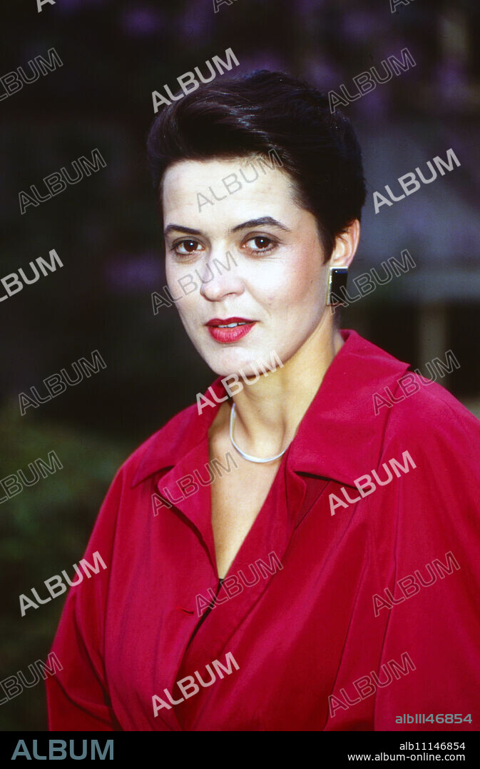Ulrike Folkerts, at the end of filming for an episode of the crime series "Tatort", Germany 1992. (original german headline: Ulrike Folkerts).