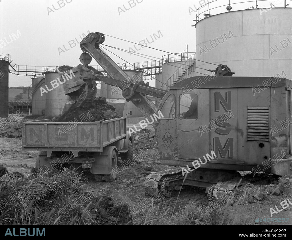 Thomas Smith Super 10 earth mover working at the Shell Plant, Sheffield, South Yorkshire, 1961. Thomas Smith & Sons can trace their origins back to 1820 when the company was created by a group of millwrights. By 1840 most of the machines being produced were cranes ranging from 1/2 tonne to 10 tonnes. By 1861, Thomas Smith, one of the founder David Smith, had taken control and he ran the company as a partnership with his sons until he died in 1902, His sons incorporated the company in 1918.