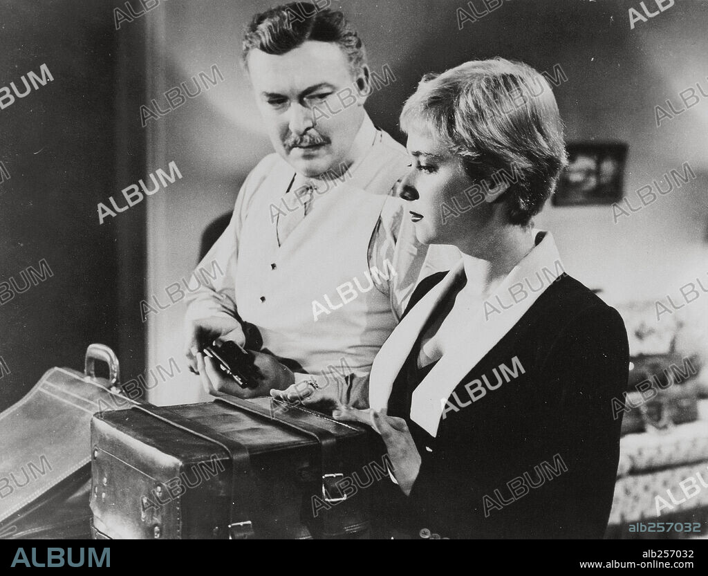 ALBERT DEKKER and MAXINE COOPER in MICKEY SPILLANE'S KISS ME DEADLY, 1955 (KISS ME DEADLY), directed by ROBERT ALDRICH. Copyright UNITED ARTISTS.
