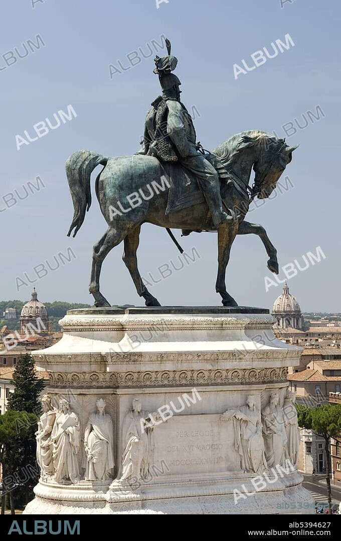 Equestrian statue, Monumento Nazionale a Vittorio Emanuele II, National Monument to Victor Emmanuel II, Rome, Italy, Europe.