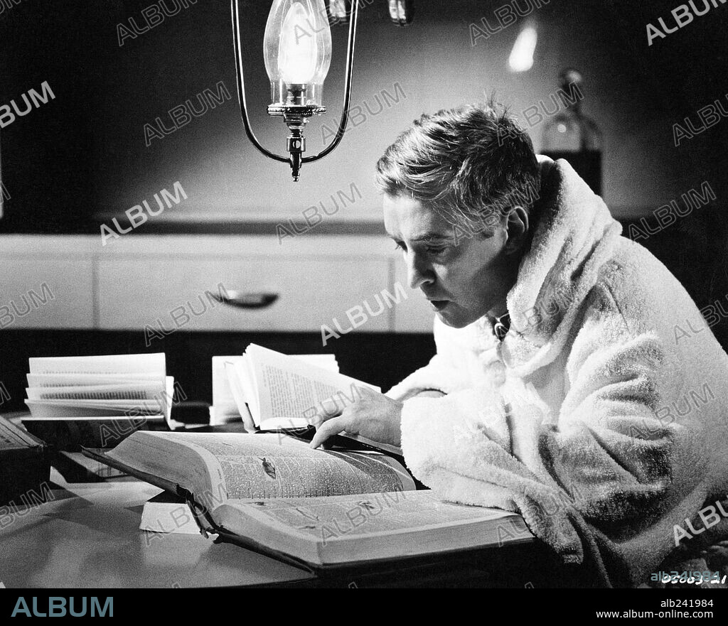 OSKAR WERNER in FAHRENHEIT 451, 1966, directed by FRANCOIS TRUFFAUT. Copyright ANGLO ENTERPRISE-VINEYARD-RANK/UNIVERSAL.