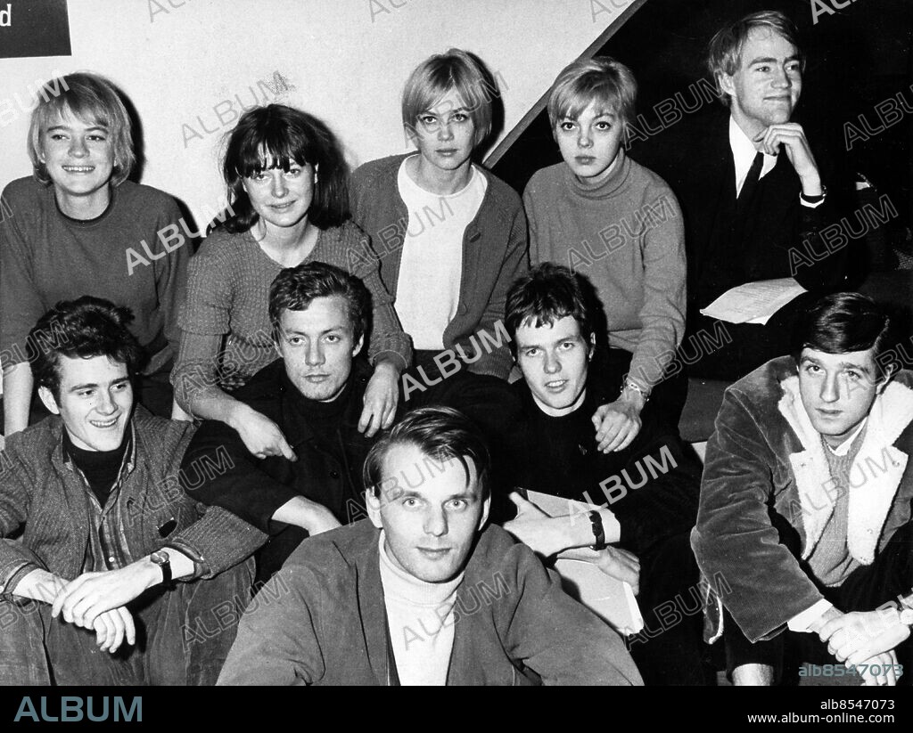 Göteborg - 1966-12-14 - Stadsteatern - Gruppteater - Anita ekström - Kersti Zachrisson - Viveka Warenfalk - Niklas Falk - Lars green - Lars-Erik Berenett - Göran Stangertz - Haakon Svensson - längst fram Lennart Hjulström *** Local Caption *** GT. KAMERAREPORTAGE.
