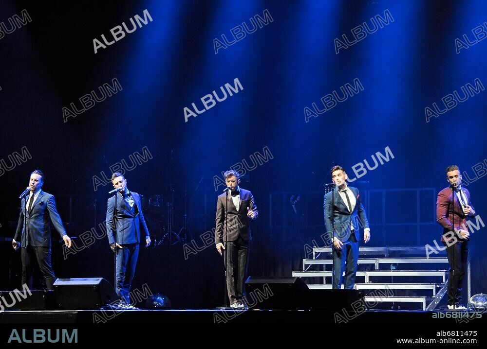 The Overtones - die britisch-irische Doo-Wop-Boygroup aus London, bestehend aus Lachie Chapman, Mike Crawshaw, Darren Everest, Mark Franks und Timmy Matley bei einem Konzert am 13.05.2014 in Hamburg, o2 World Arena. KEINE PERSOENLICHKEITSRECHTE VORHANDEN, NUR FUER REDAKTIONELLE VERWENDUNG, KEINE WERBUNG. KEINE WEITERGABE AN DRITTE.