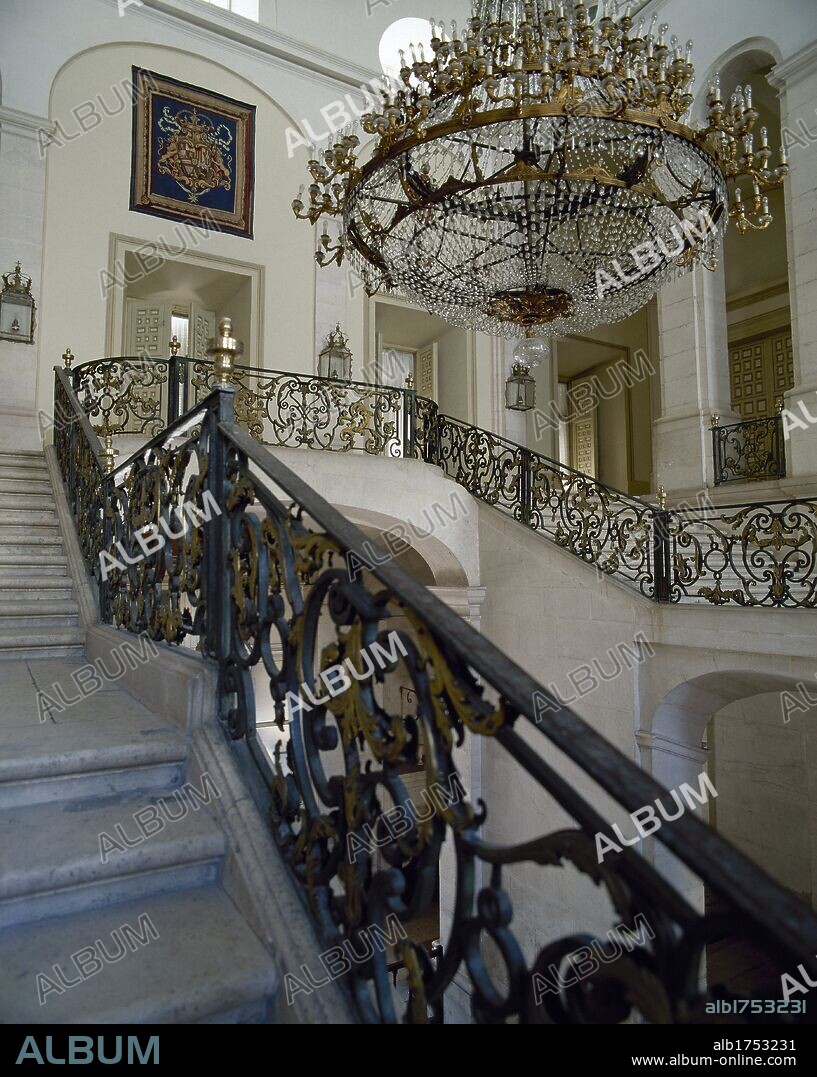 ARTE S. XVIII. ESPAÑA. PALACIO REAL DE ARANJUEZ. Vista de la ESCALERA PRINCIPAL o DE HONO, obra del arquitecto italiano Santiago BONAVIA que a partir de 1744 centró su actividad en Aranjuez, donde rehizo la Gran Escalera destruida en parte tras el incendio de 1727. ARANJUEZ. Comunidad de Madrid. PATRIMONIO NACIONAL.