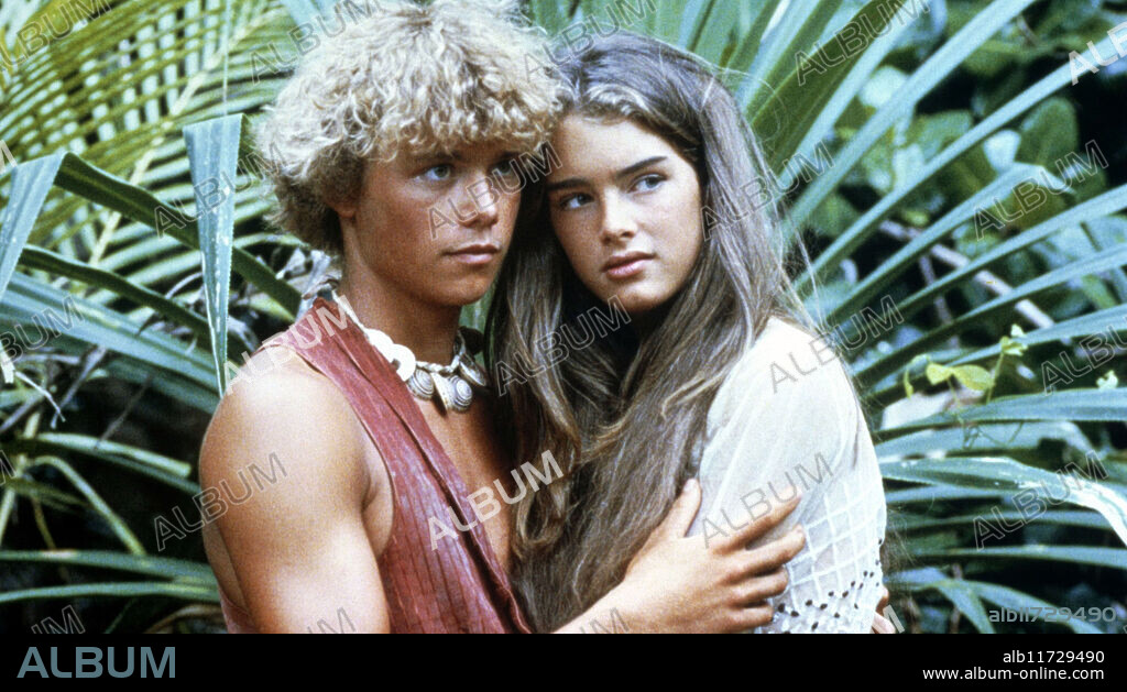 BROOKE SHIELDS and CHRISTOPHER ATKINS in THE BLUE LAGOON, 1980, directed by RANDAL KLEISER. Copyright COLUMBIA PICTURES.