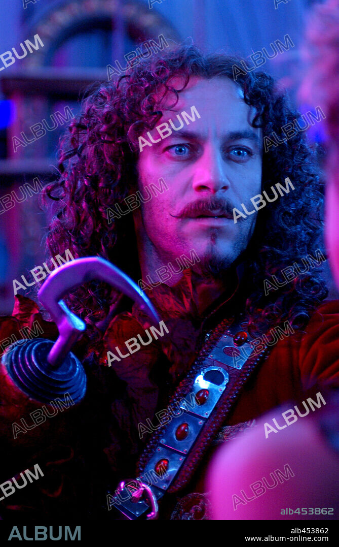 JASON ISAACS in PETER PAN, 2003, unter der Regie von P. J. HOGAN. Copyright UNIVERSAL STUDIOS / BOLAND, JASIN.