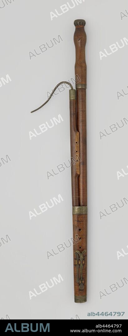 Bassoon, Bassoon with copper edges and four valves, marked: J. Scherer, a B above and a lion under the name., Georg Heinrich Scherer, Butzbach, c. 1750, maple (wood), brass (alloy), l 1250 mm.