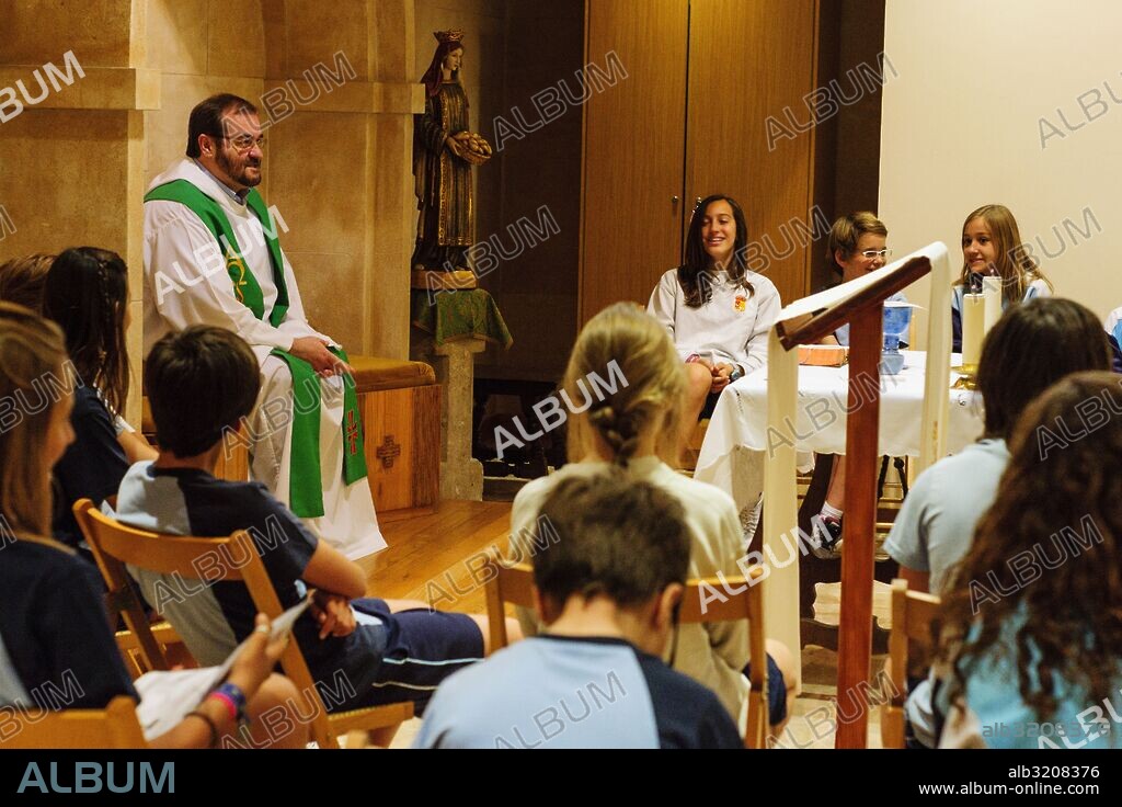 celebracion de misa catolica, capilla del colegio Sant Francesc. Palma, mallorca, islas baleares, Spain, europa.