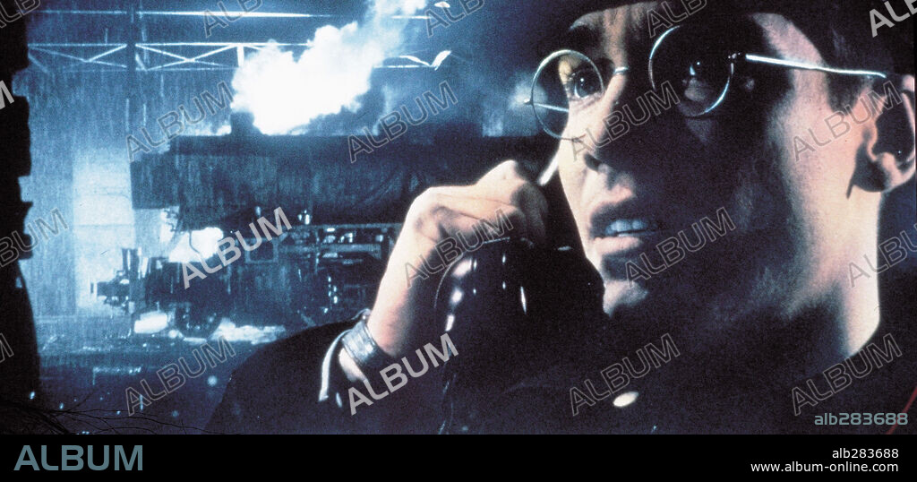 JEAN-MARC BARR en EUROPA, 1991, dirigida por LARS VON TRIER. Copyright NORDISK/SFI/DFI/EURIMAGES.