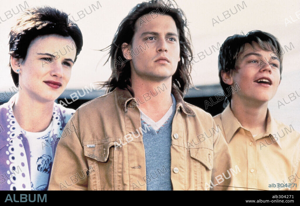 JOHNNY DEPP, JULIETTE LEWIS und Leonardo DiCaprio in GILBERT GRAPE - IRGENDWO IN IOWA, 1993 (WHAT'S EATING GILBERT GRAPE?), unter der Regie von LASSE HALLSTROM. Copyright PARAMOUNT PICTURES.