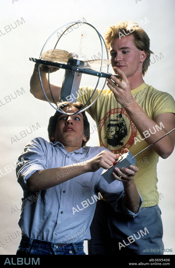 GABRIEL JARRET and VAL KILMER in REAL GENIUS, 1985, directed by MARTHA COOLIDGE. Copyright TRISTAR PICTURES.